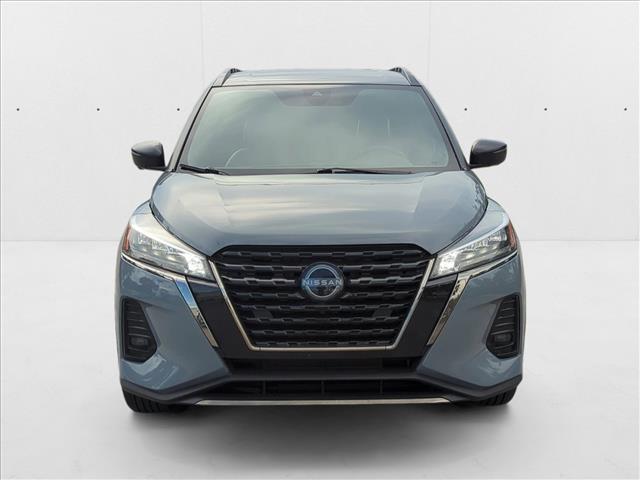 2024 Nissan Kicks SR photo 2