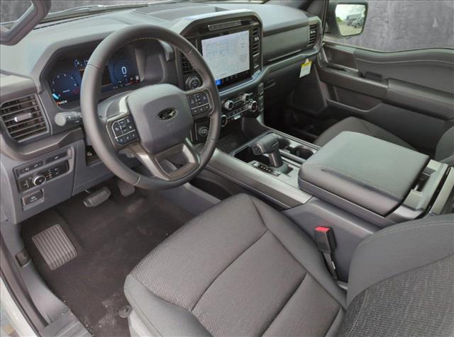 2025 Ford F-150 XLT photo 3