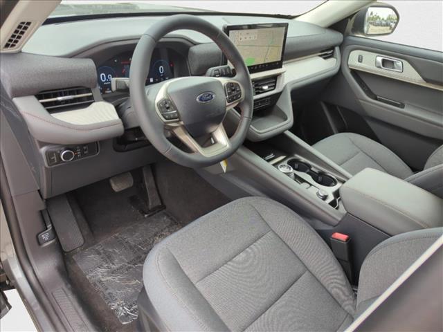 2025 Ford Explorer photo 3