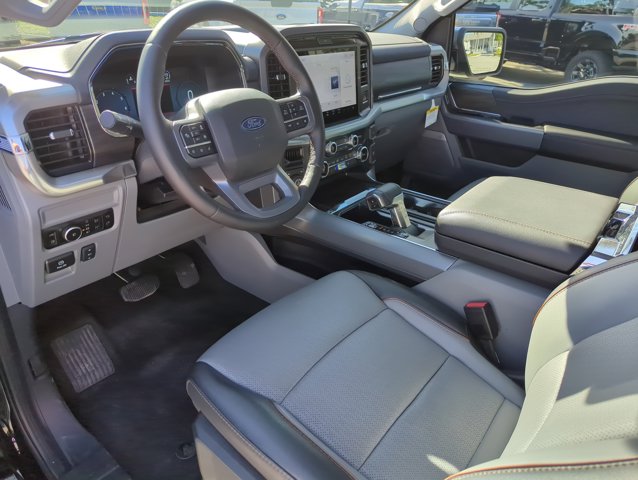 2025 Ford F-150 Lariat photo 3