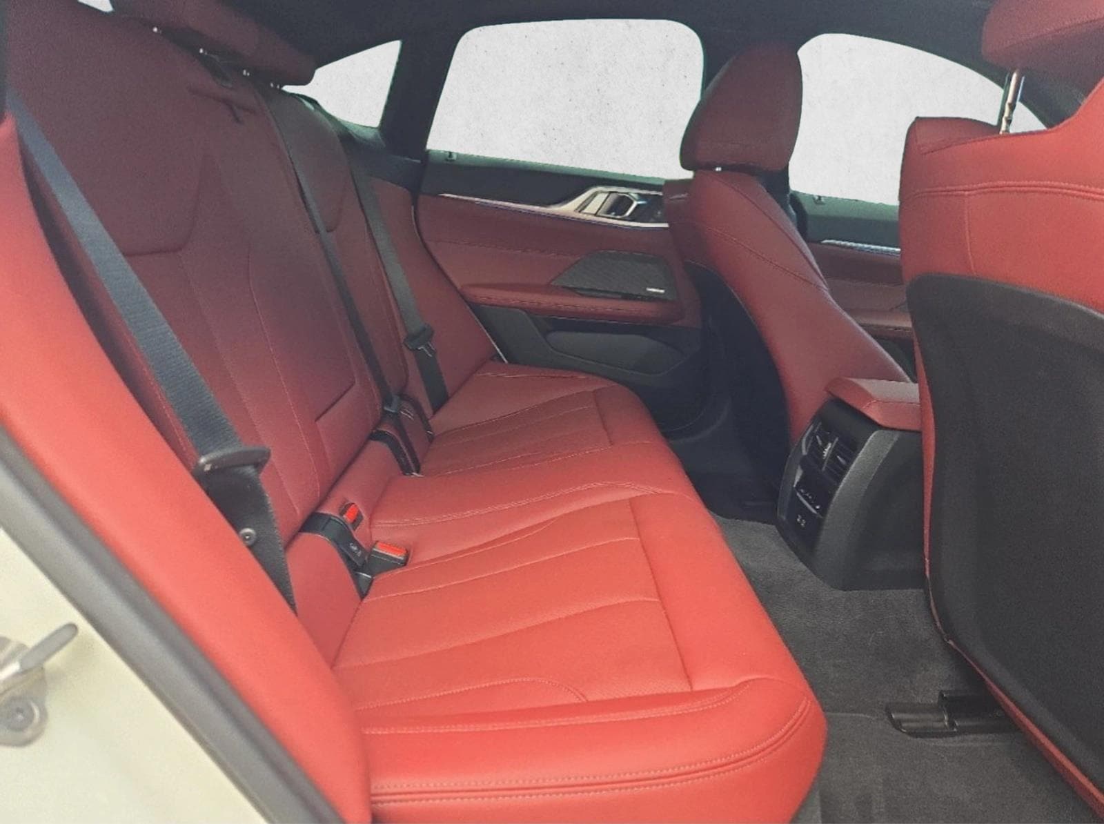2025 BMW i4 23
