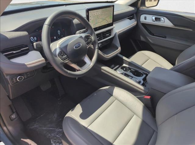 2025 Ford Explorer photo 3