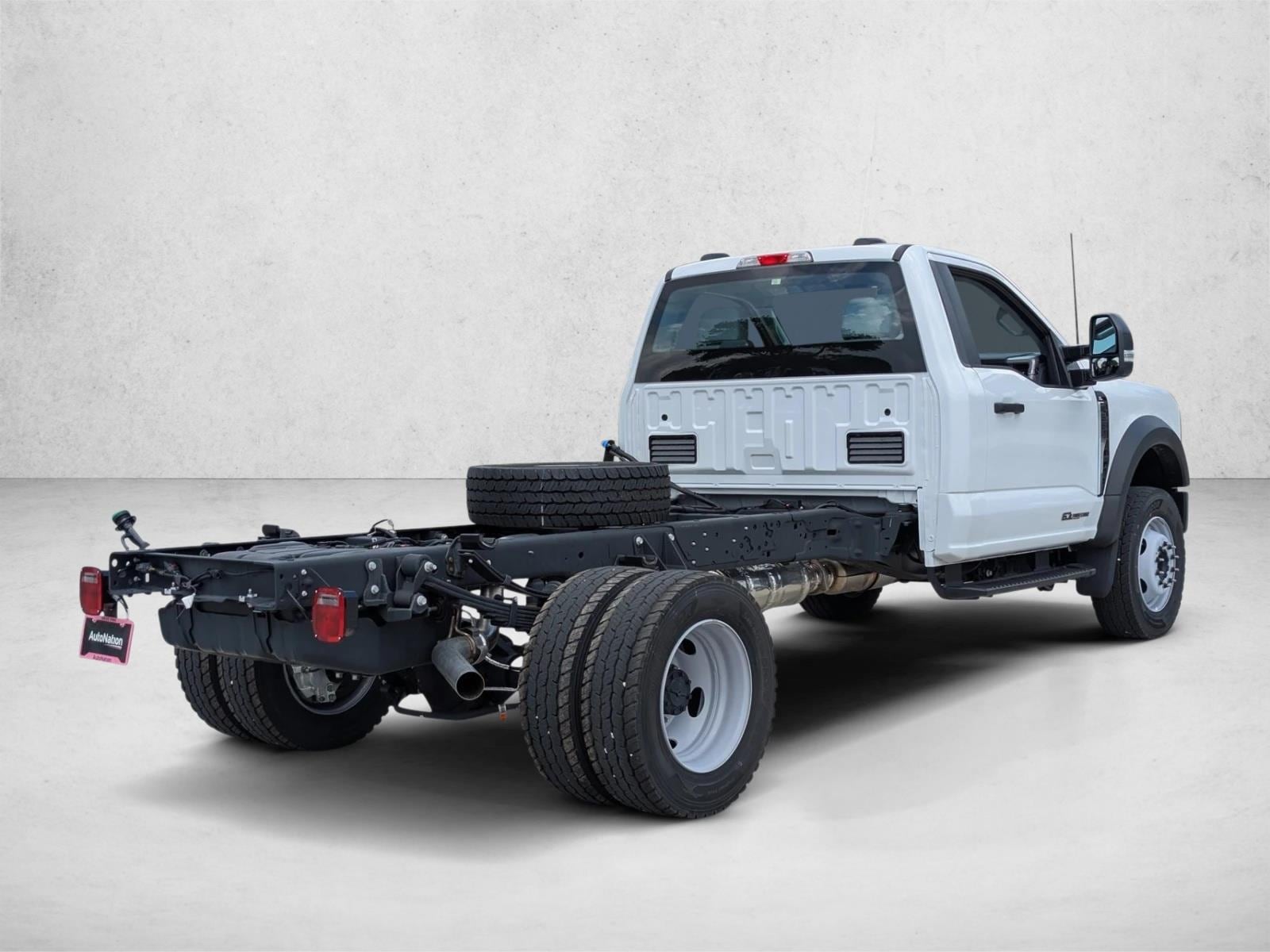 2025 Ford F-600 Super Duty Chassis Cab XL - Photo 2