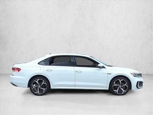2022 Volkswagen Passat 2.0T R-Line photo 4