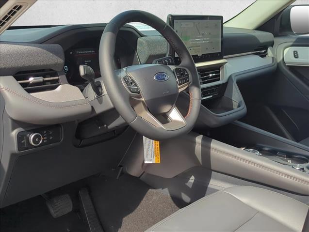 2025 Ford Explorer photo 3