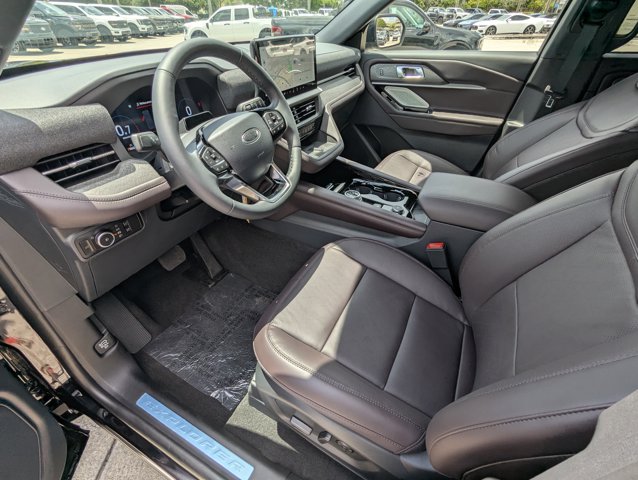 2025 Ford Explorer Platinum photo 2