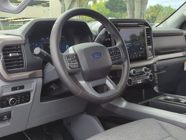 2025 Ford F-150 XLT photo 2