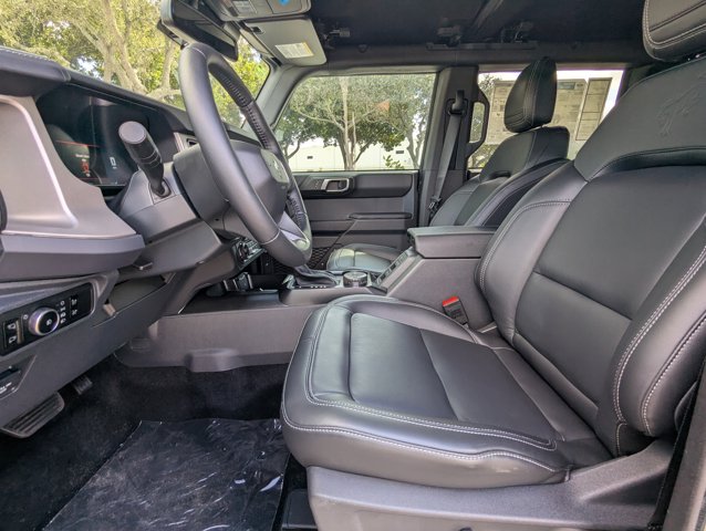 2025 Ford Bronco Outer Banks photo 4
