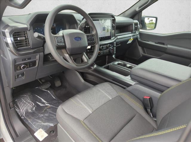 2025 Ford F-150 XLT photo 3