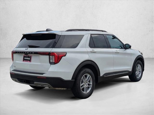 2025 Ford Explorer photo 2