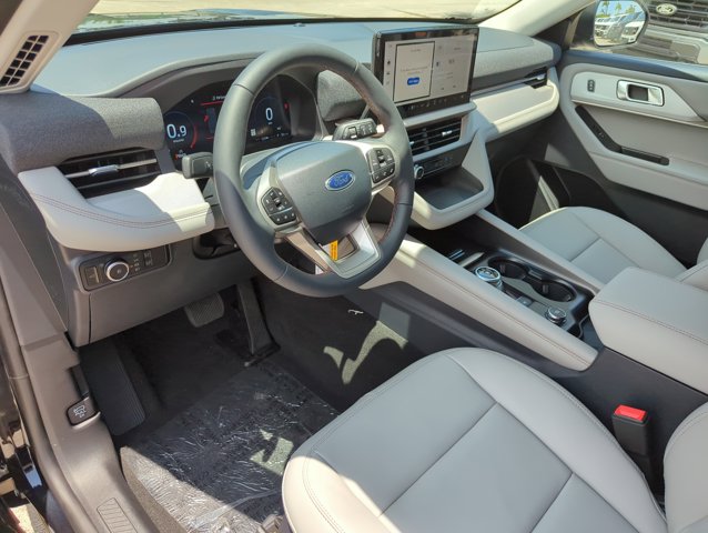 2025 Ford Explorer photo 3