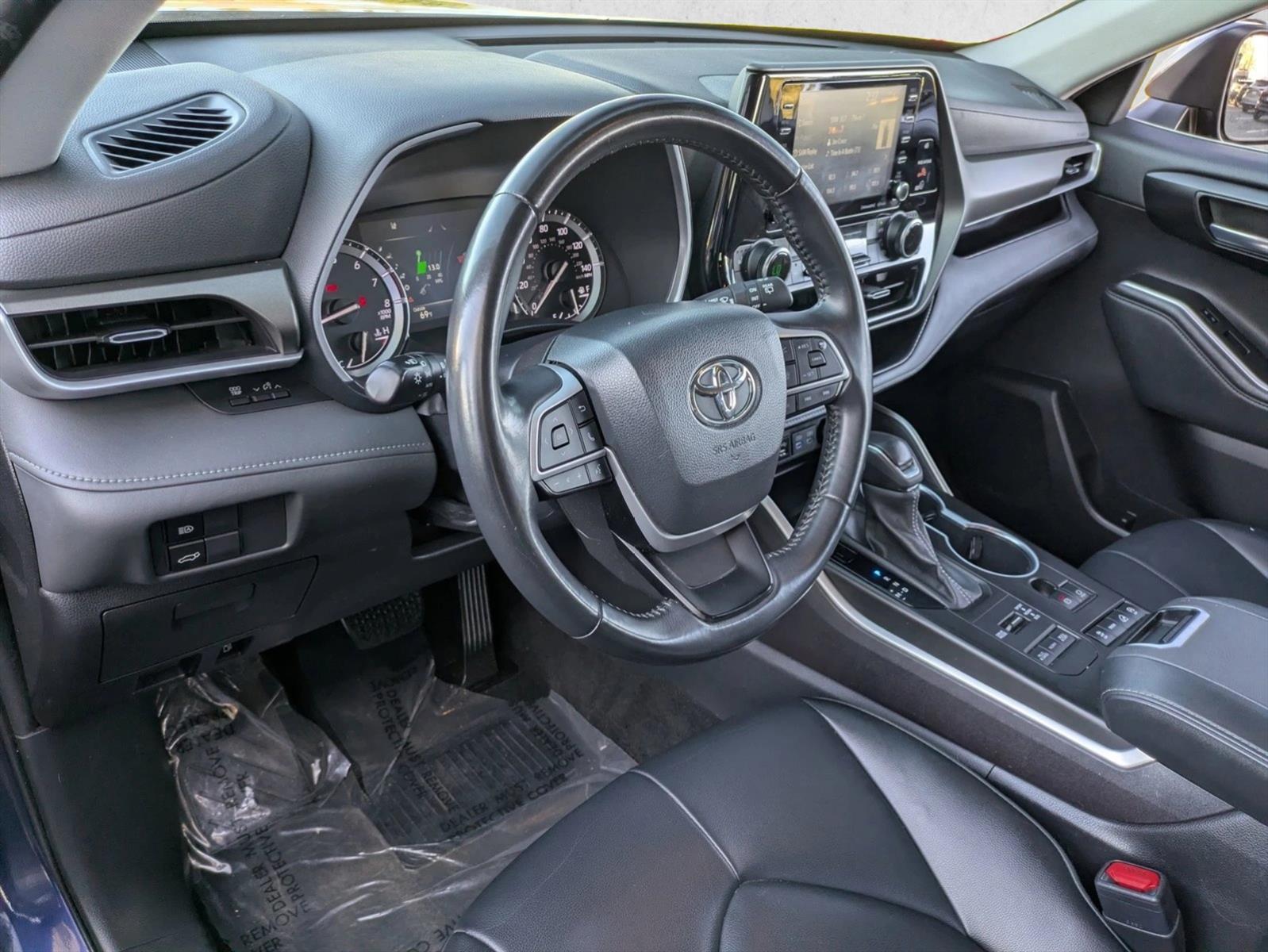 2022 Toyota Highlander XLE photo 2