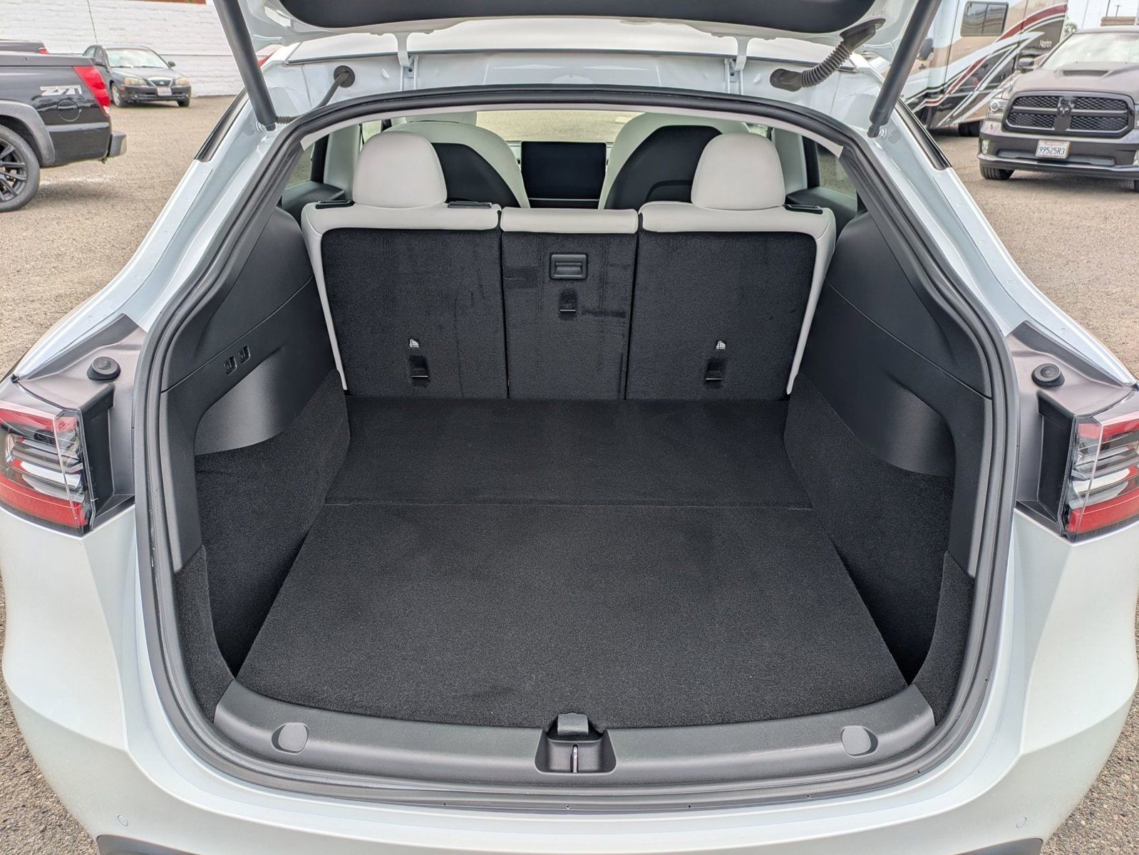 2022 Tesla Model Y Long Range photo 5