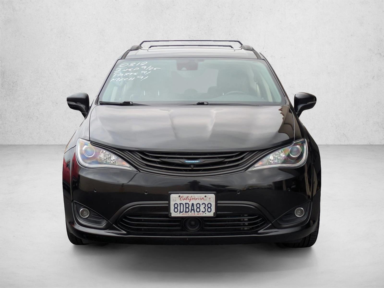 2018 Chrysler Pacifica Hybrid Limited photo 2