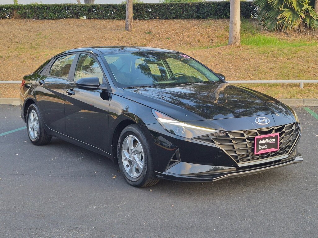Used 2022 Hyundai Elantra SE Sedan