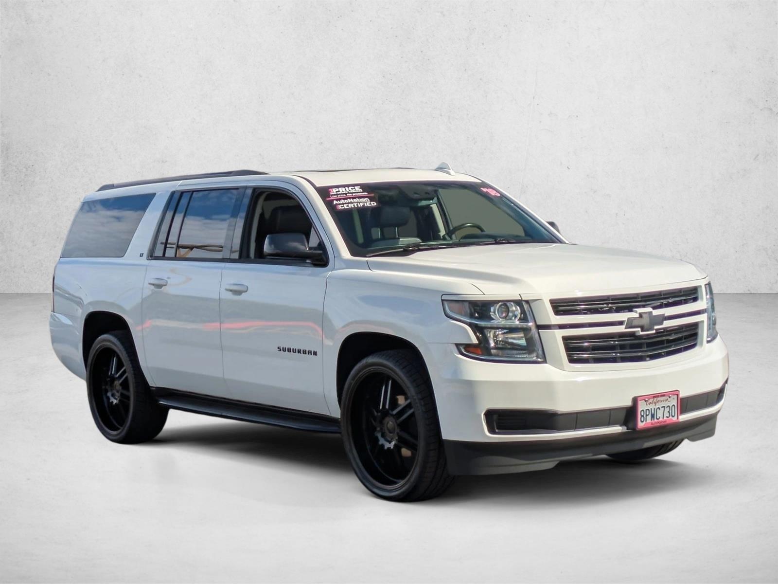 2018 Chevrolet Suburban LT photo 3