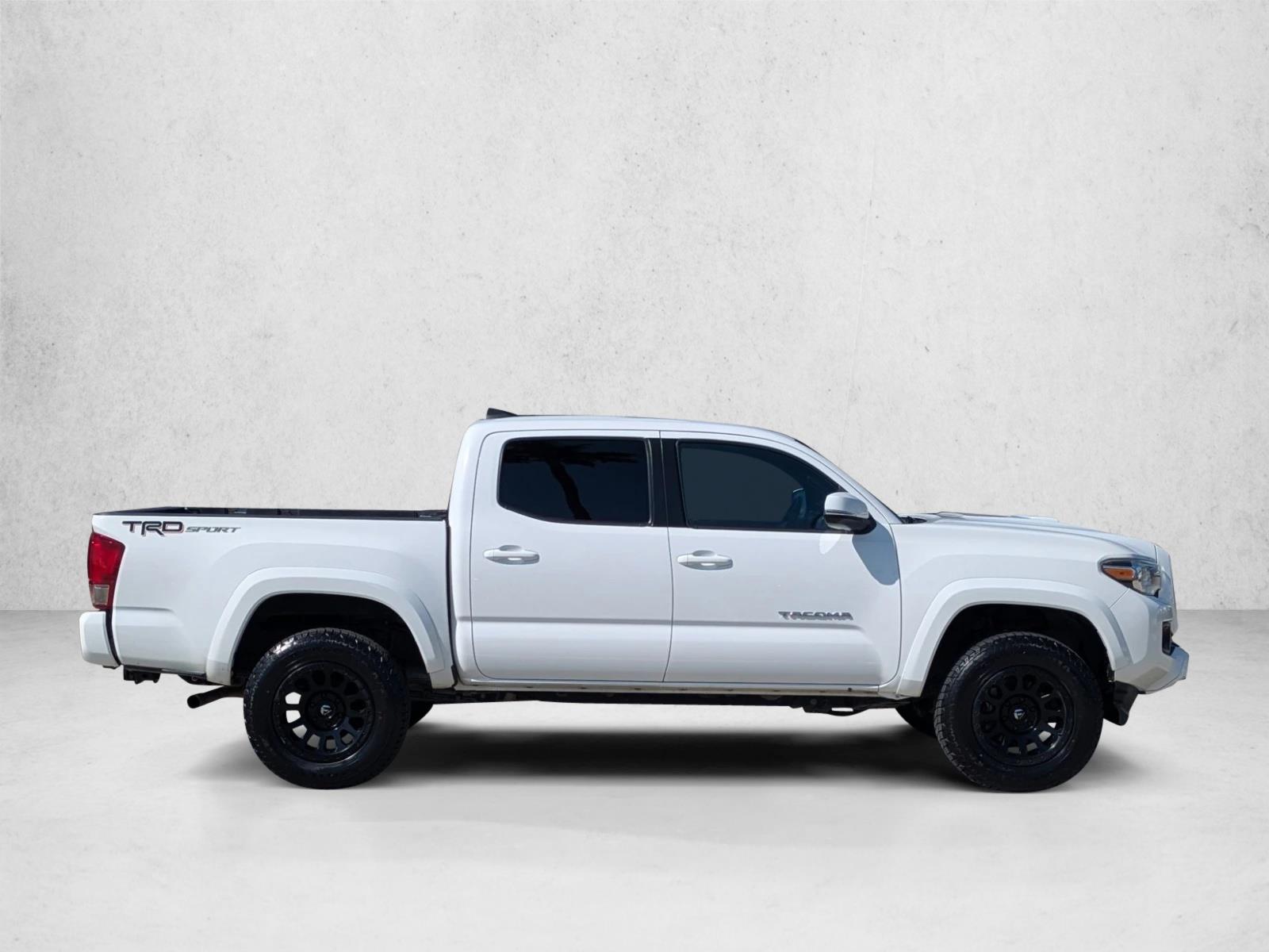 2017 Toyota Tacoma TRD Sport V6 photo 4