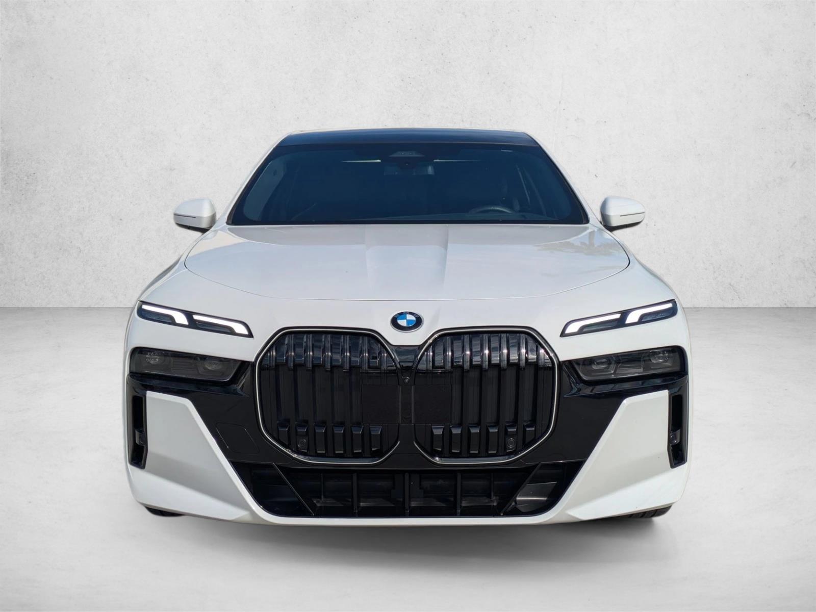 2025 Bmw 740i Sedan photo 2