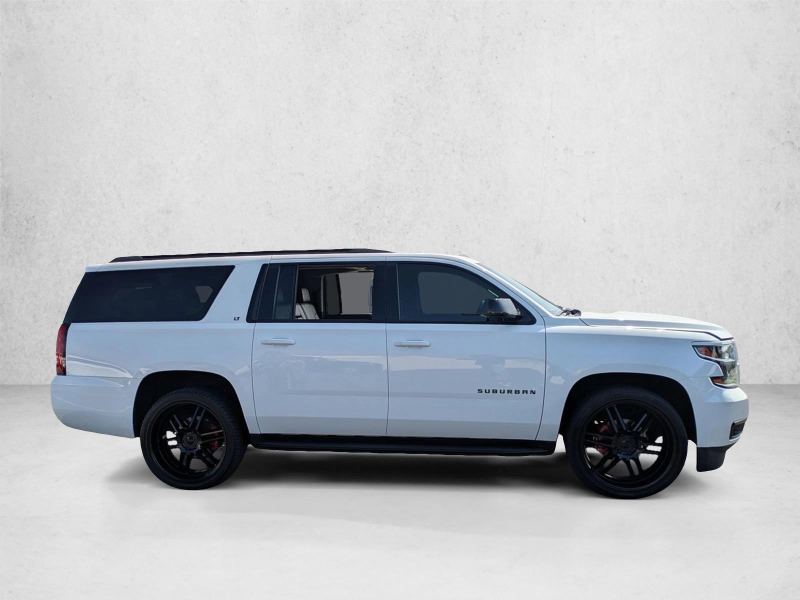 2018 Chevrolet Suburban LT photo 3