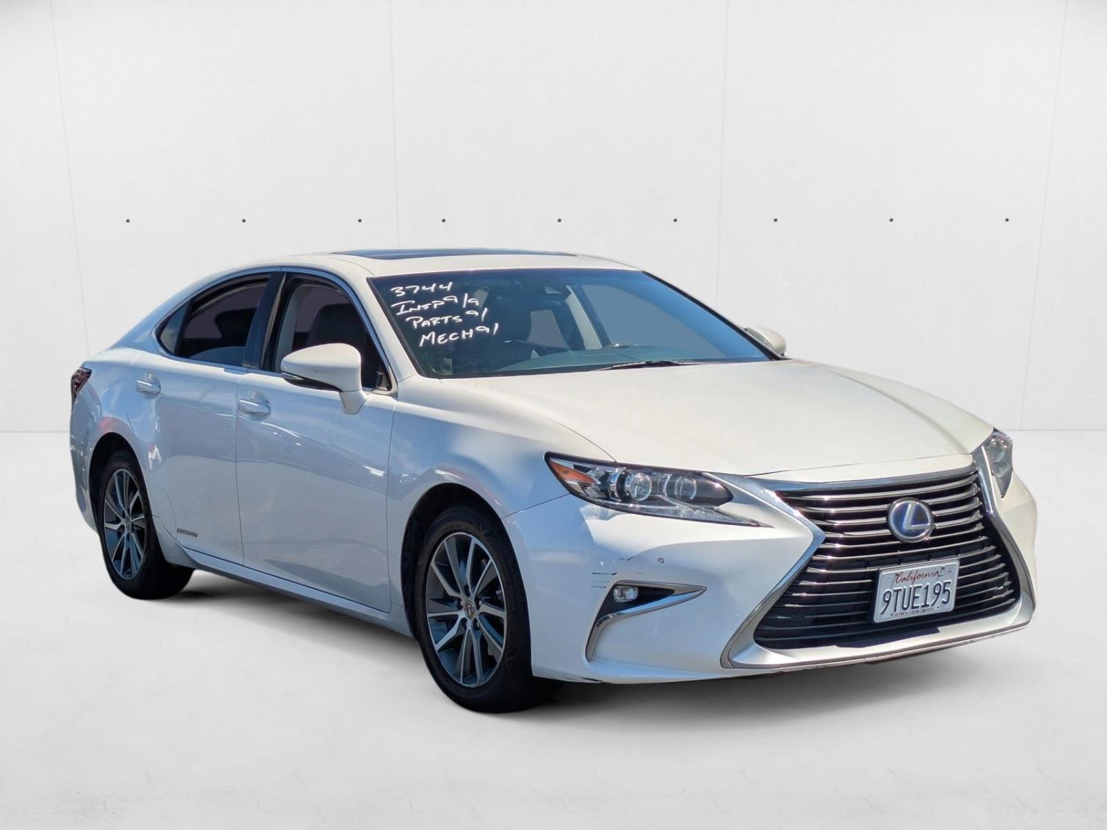 2018 Lexus ES 300h photo 3