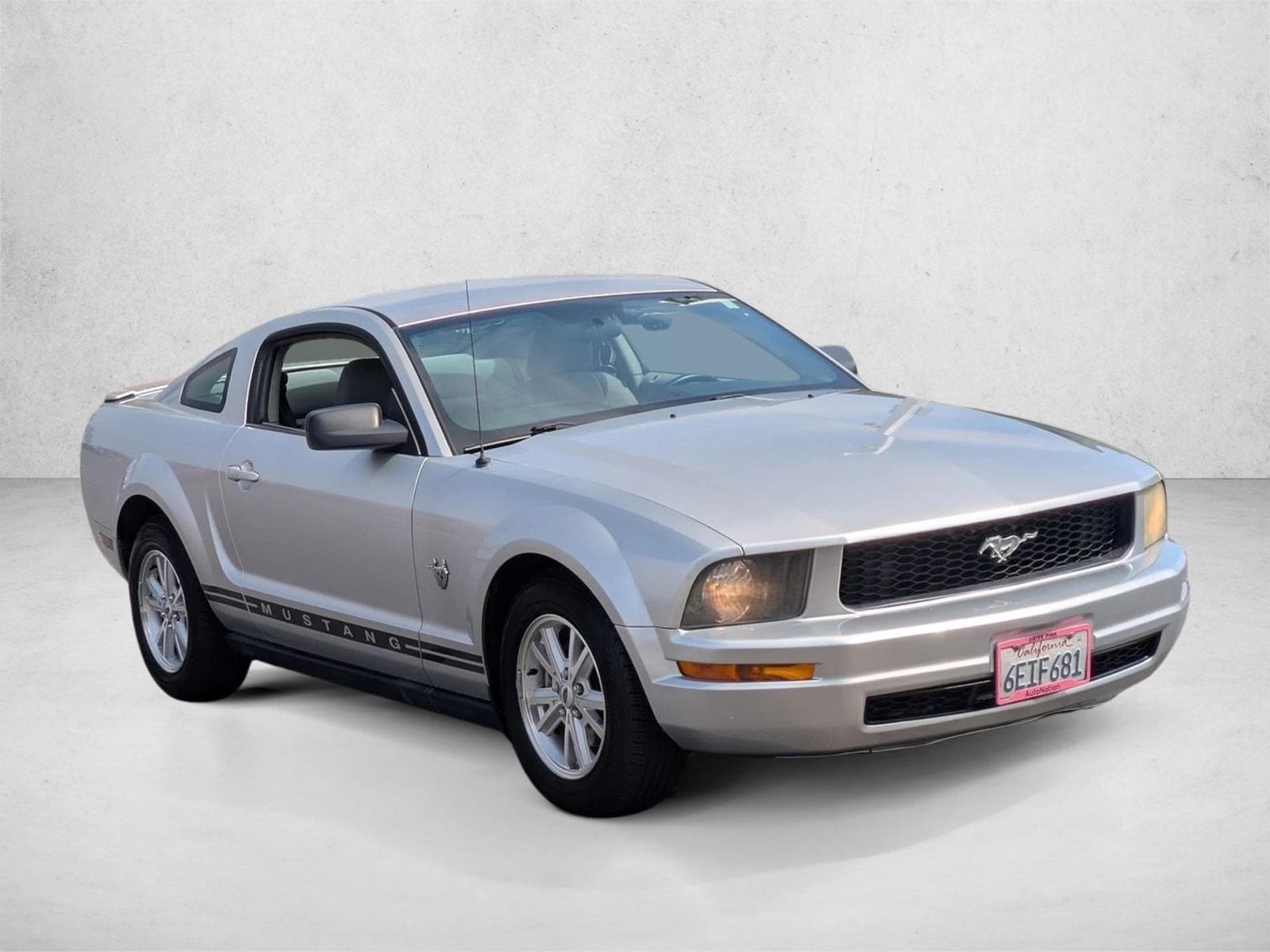 2009 Ford Mustang photo 3
