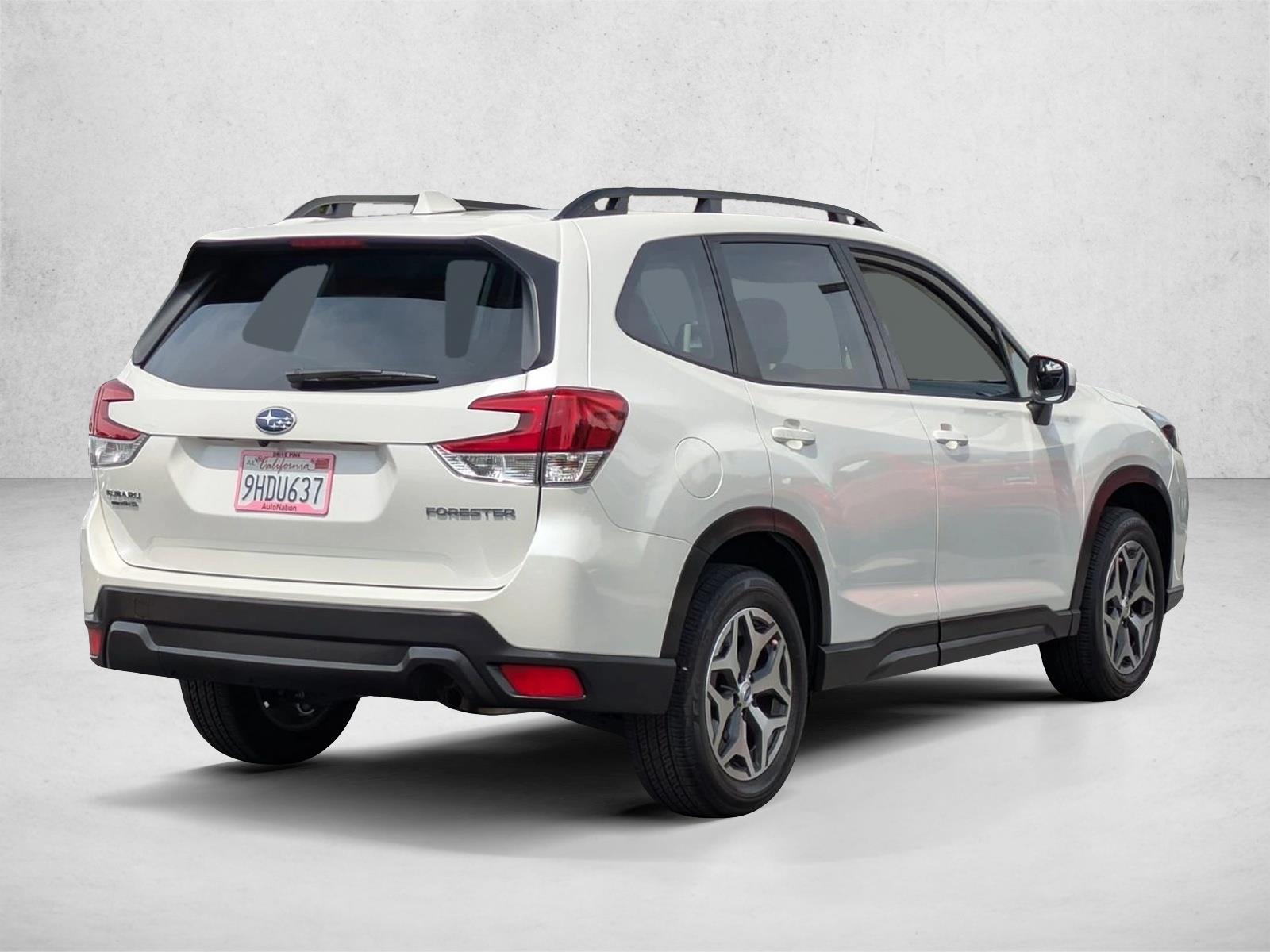 2023 Subaru Forester Premium photo 4