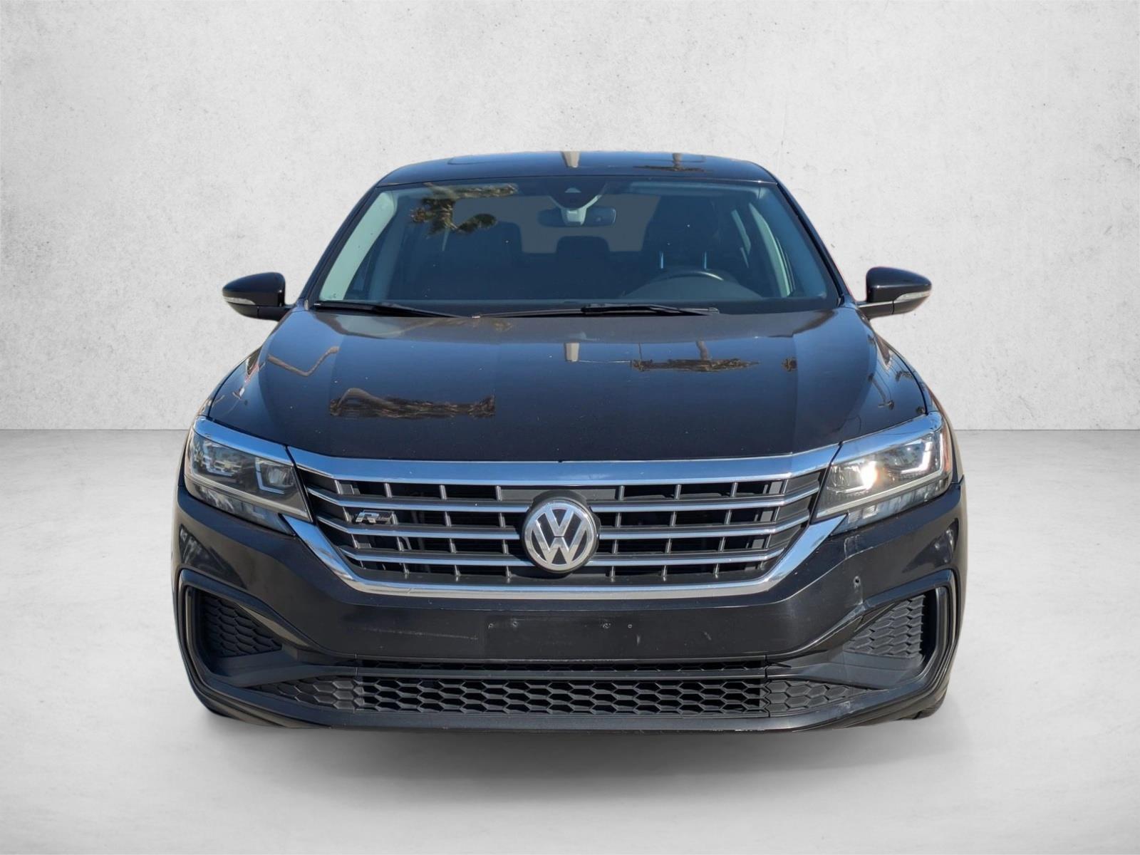2020 Volkswagen Passat 2.0T R-Line photo 2