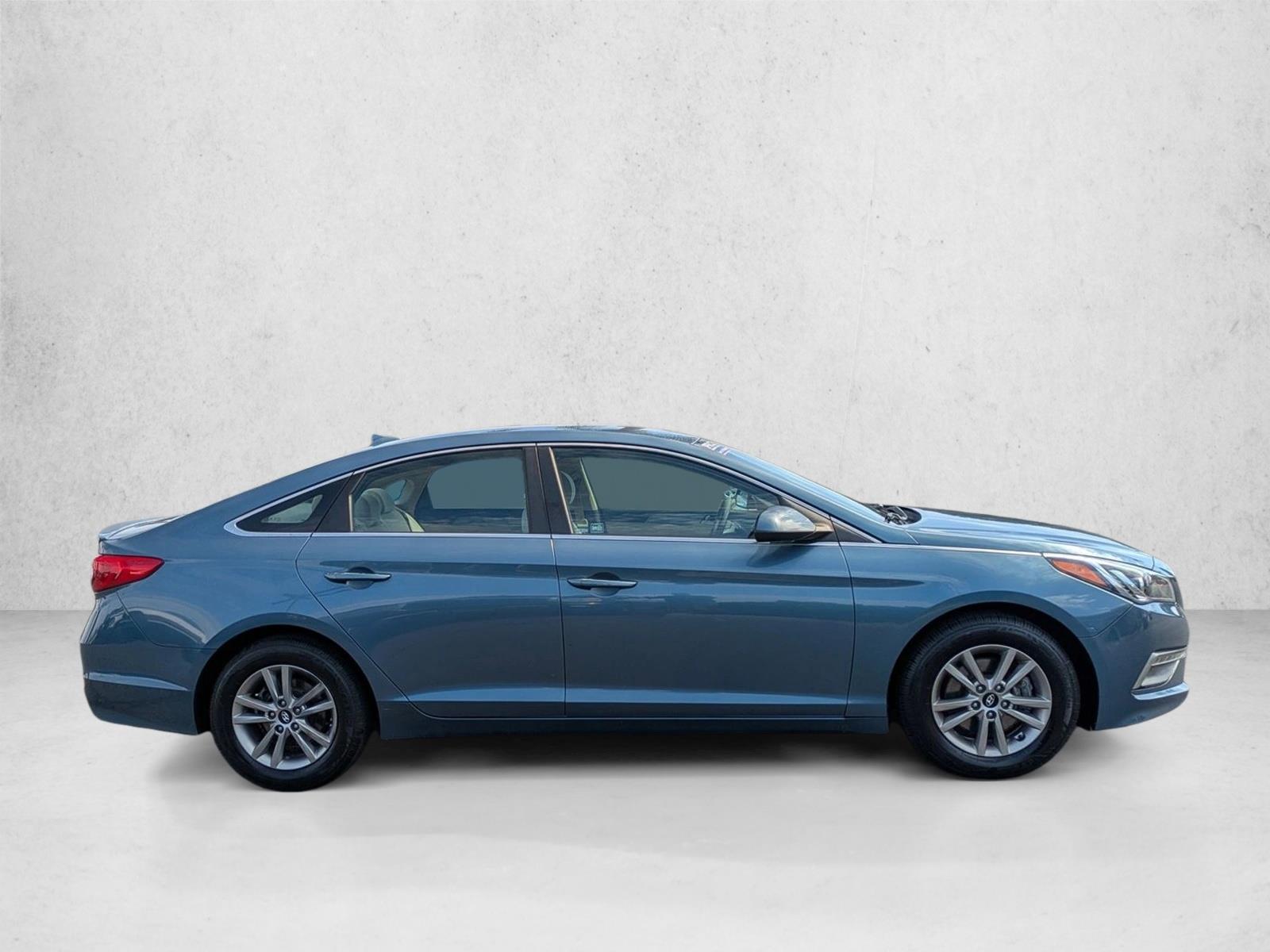 2015 Hyundai Sonata SE photo 2