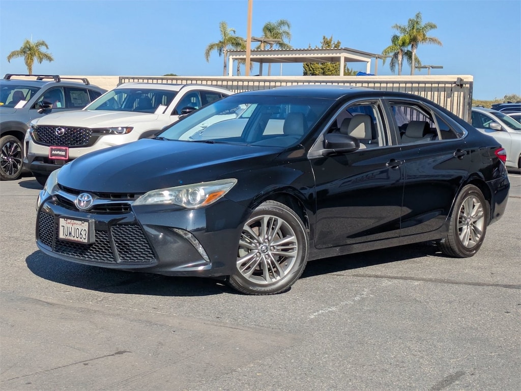 Used 2015 Toyota Camry SE Sedan