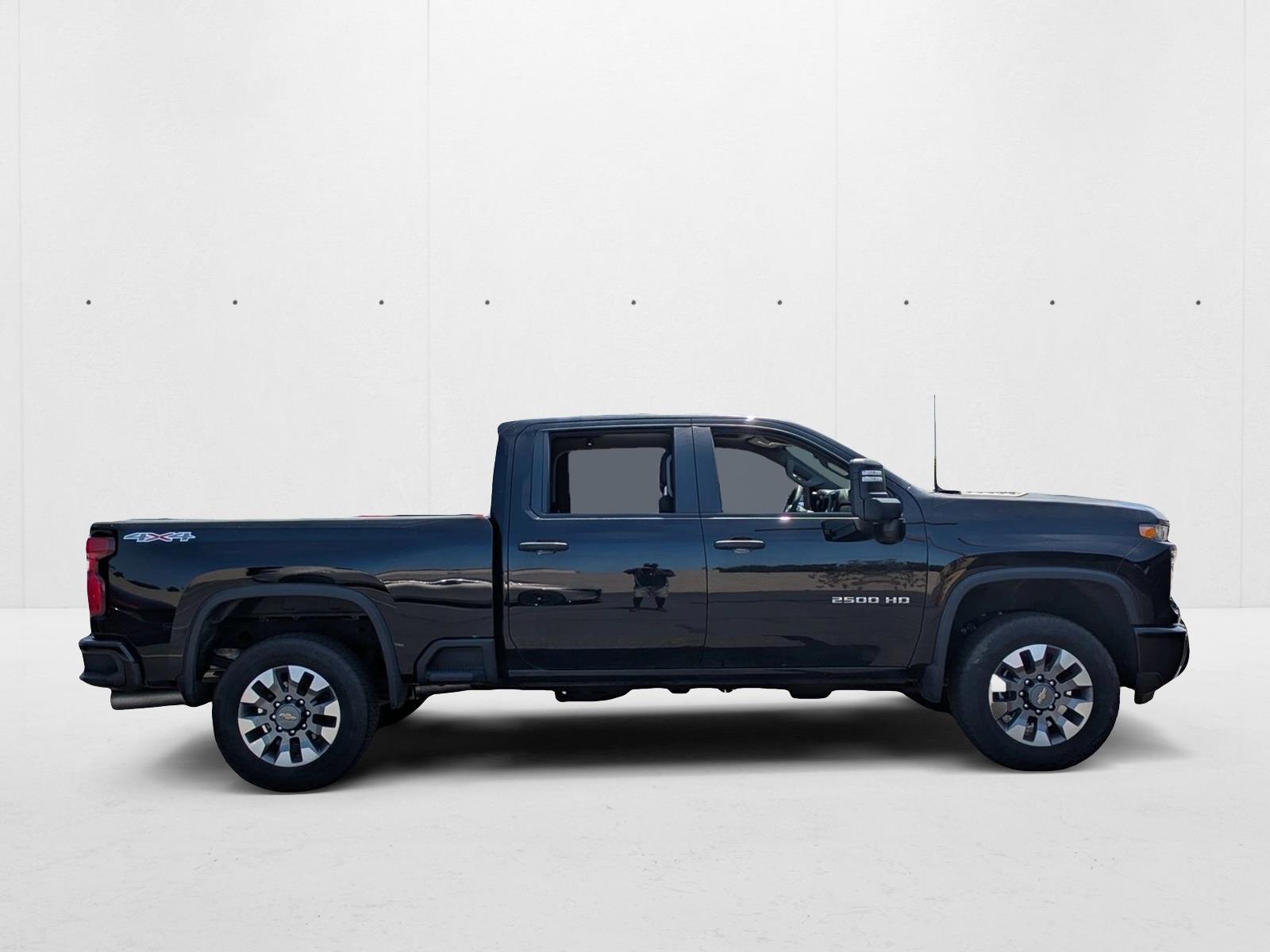 2024 Chevrolet Silverado 2500HD Custom photo 4