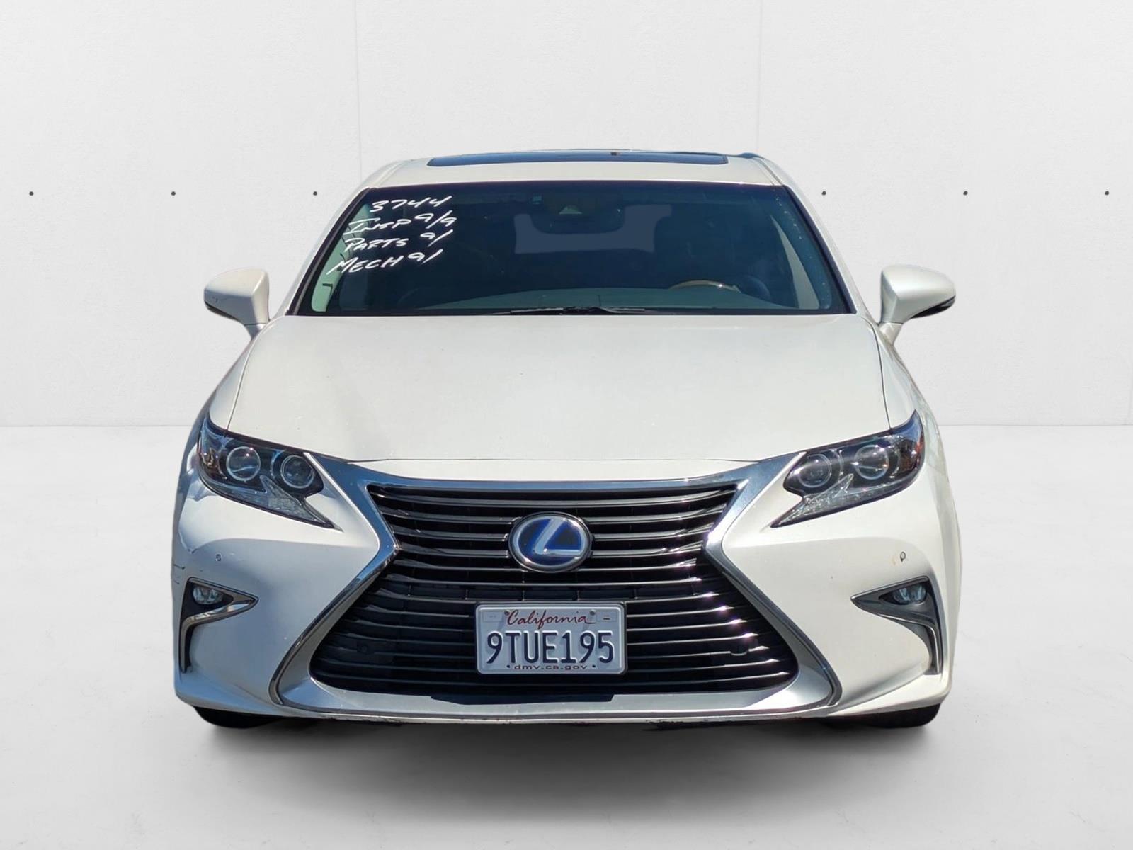 2018 Lexus ES 300h photo 2