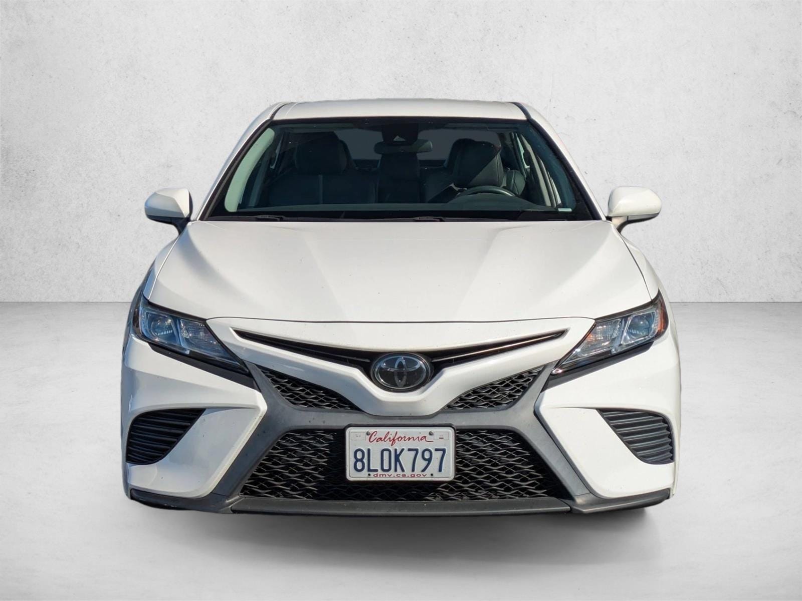 2019 Toyota Camry SE photo 2