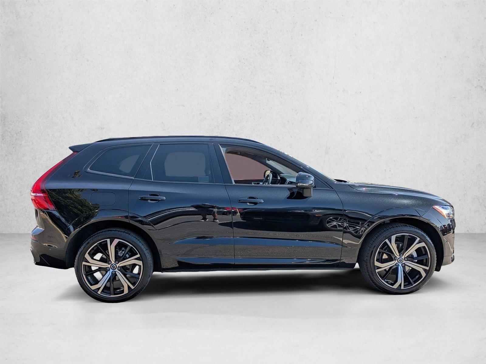 2023 Volvo XC60 B5 Ultimate photo 4