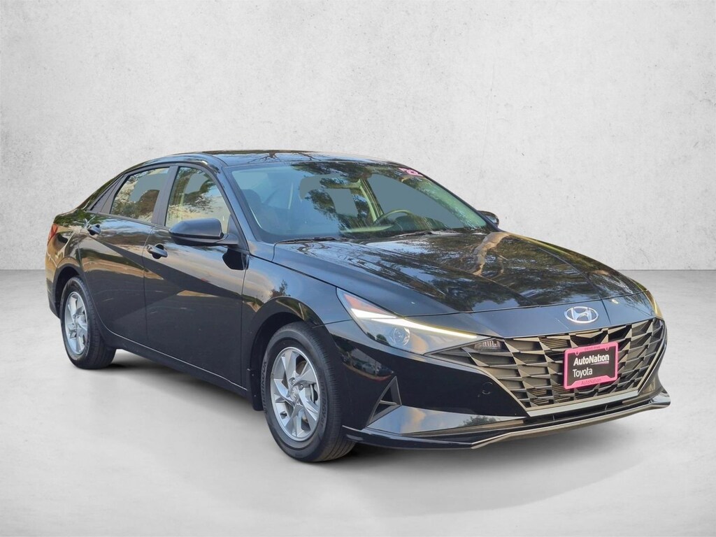 Used 2022 Hyundai Elantra SE Sedan