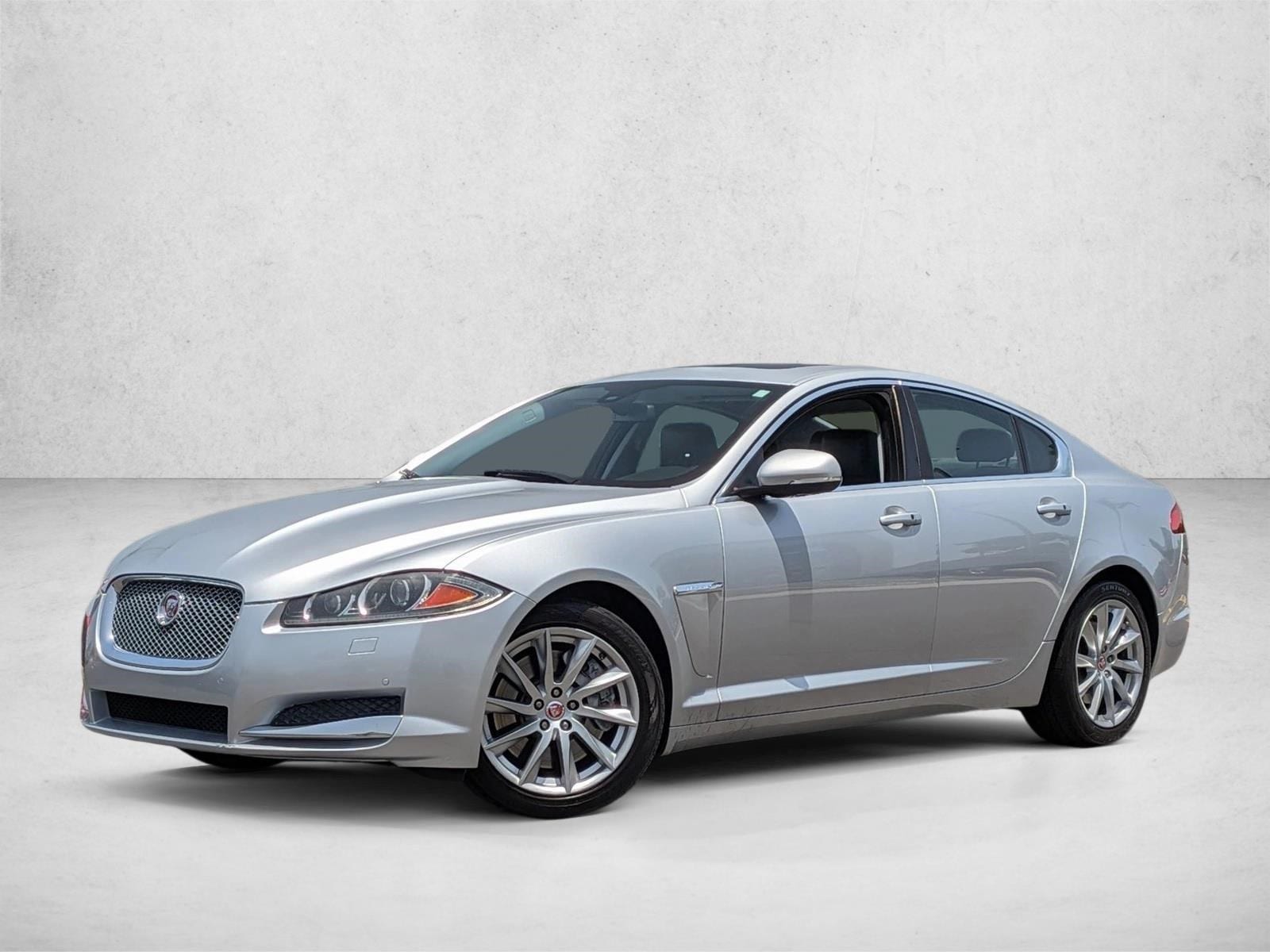 2015 Jaguar XF 2.0T Premium's photo