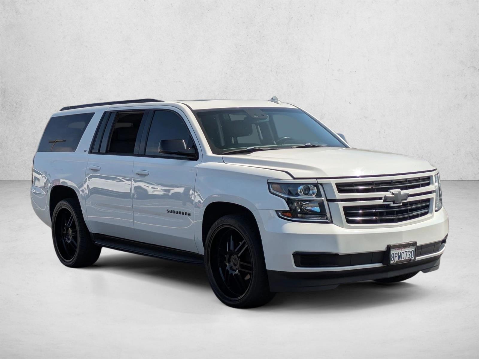 2018 Chevrolet Suburban LT photo 2