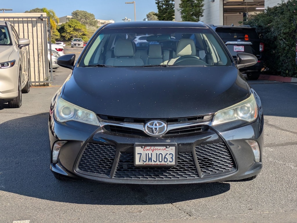 Used 2015 Toyota Camry SE Sedan