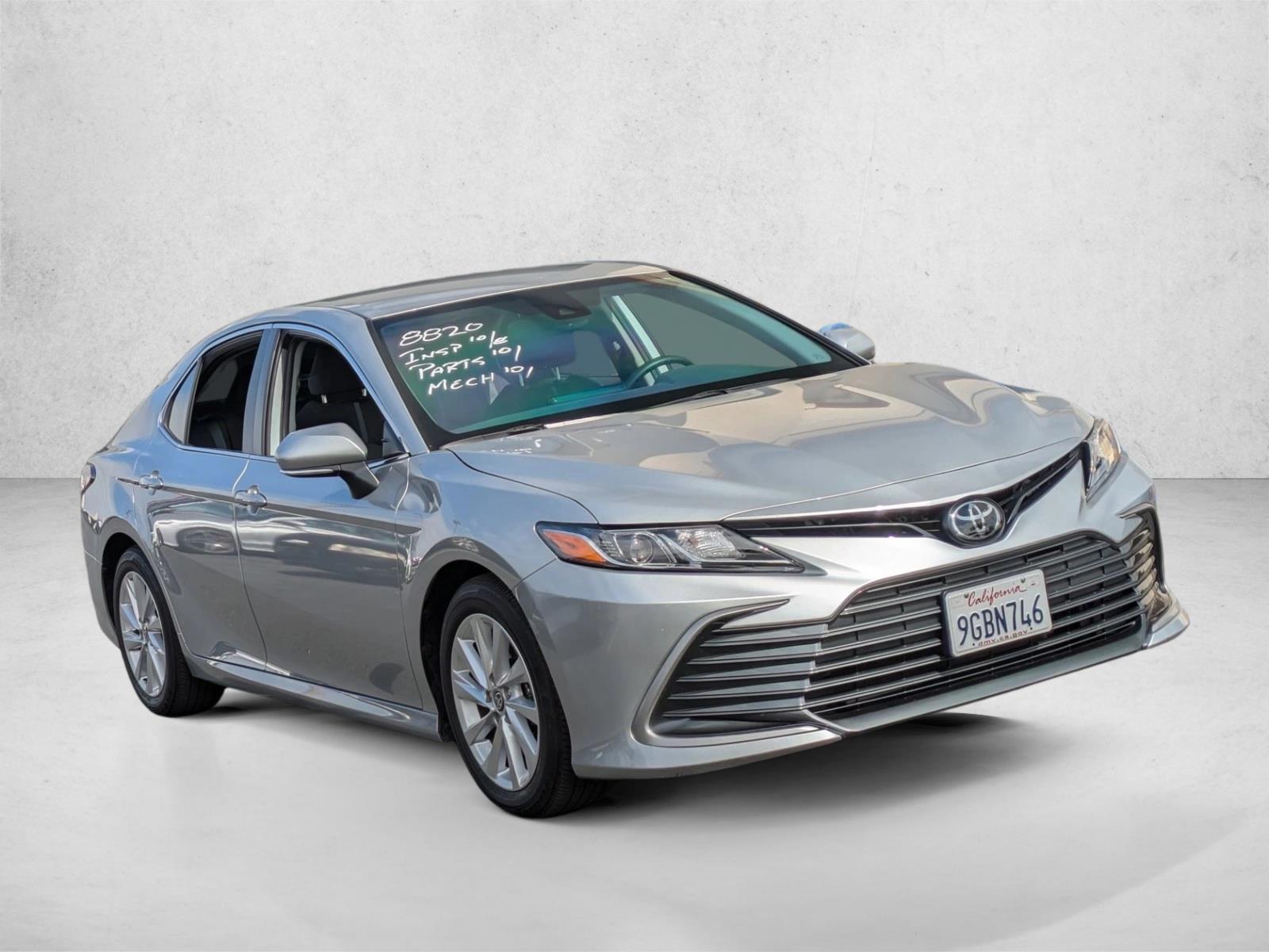 2023 Toyota Camry LE photo 3