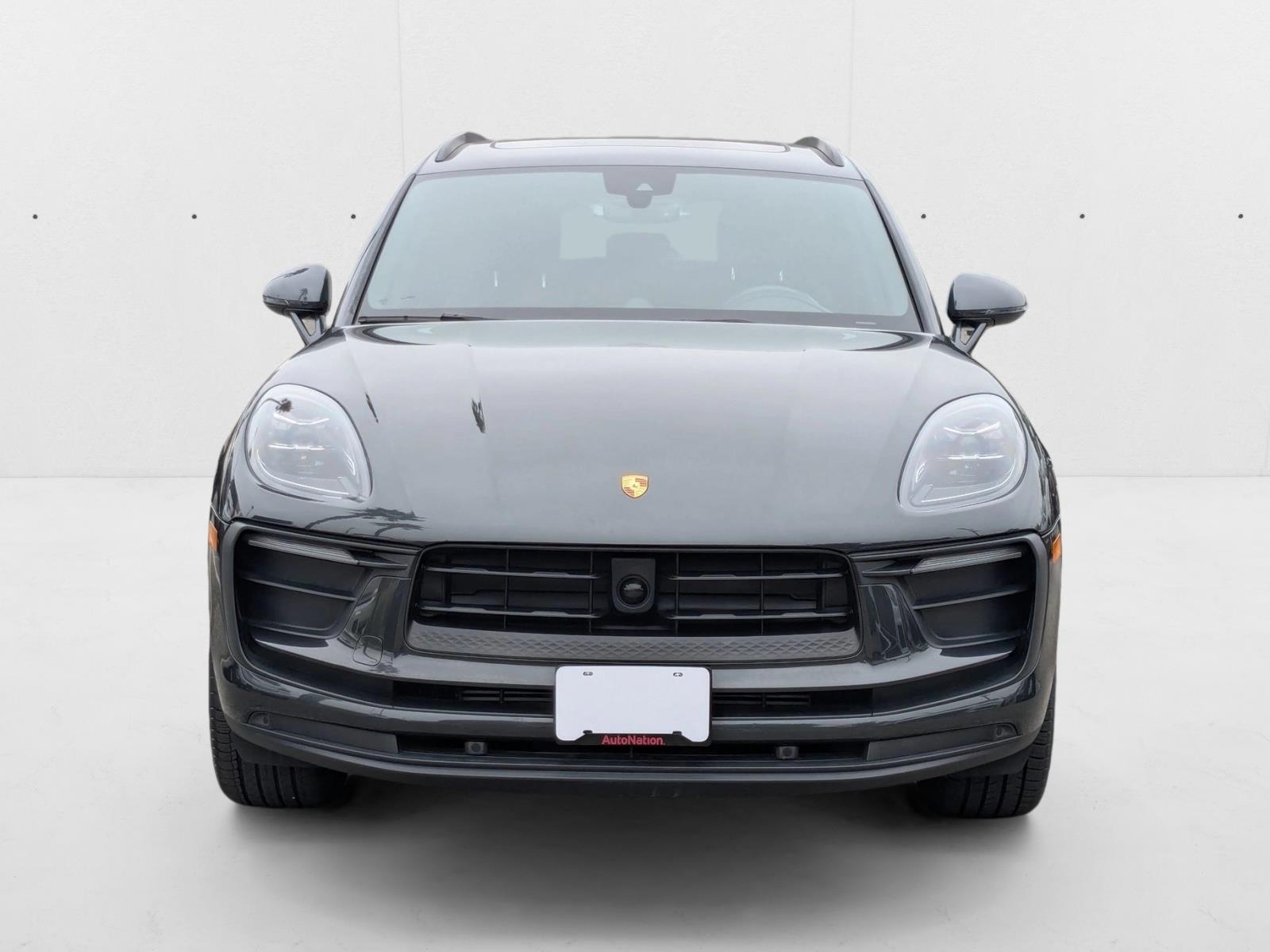 2024 Porsche Macan T photo 2
