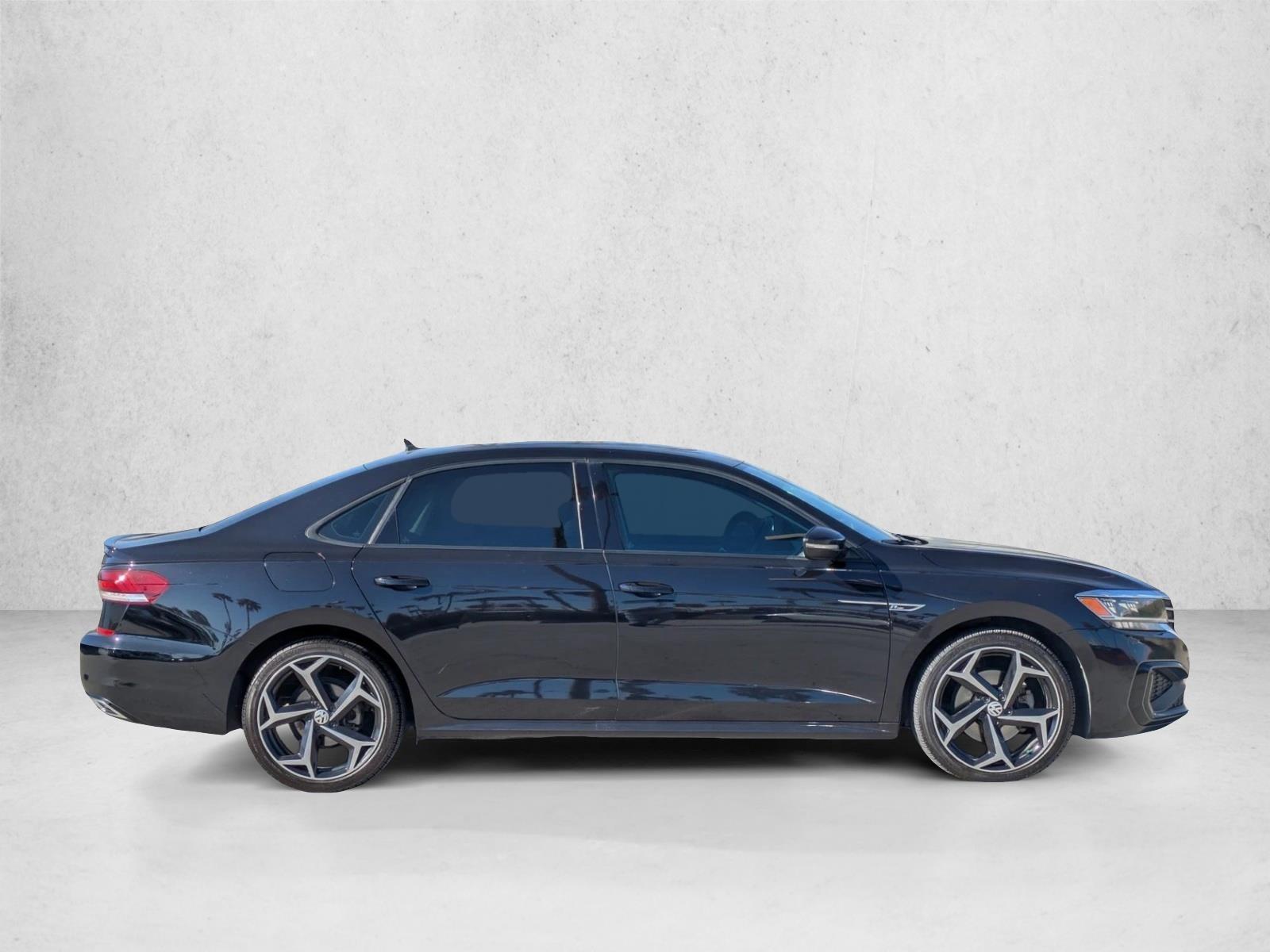 2020 Volkswagen Passat 2.0T R-Line photo 4