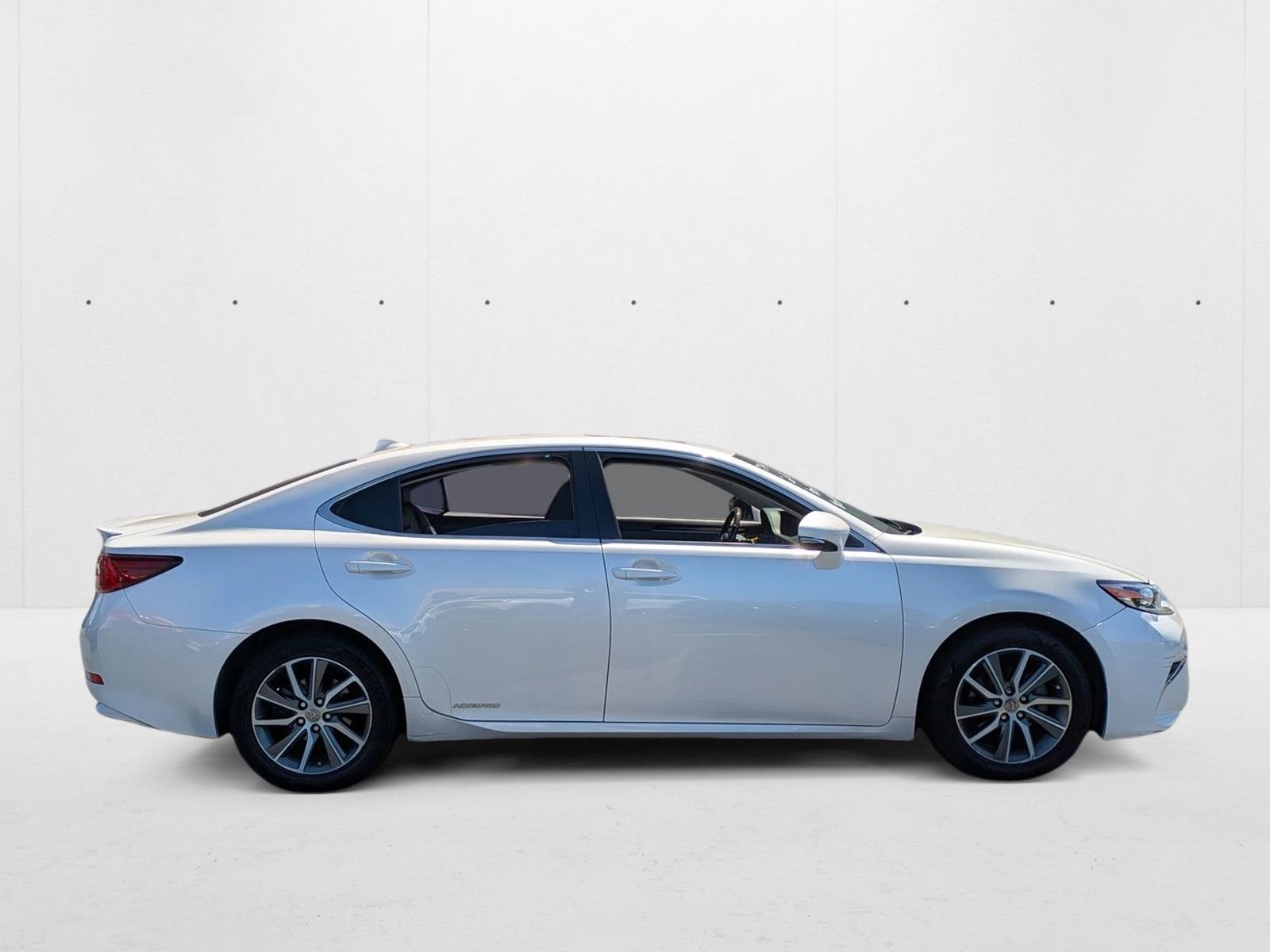 2018 Lexus ES 300h photo 4