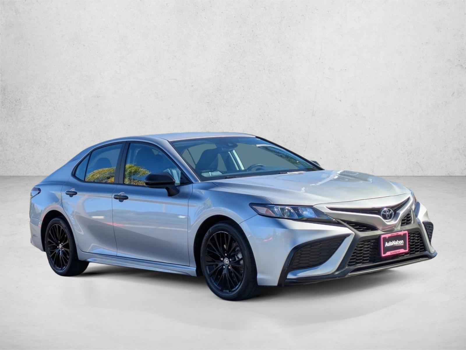 2021 Toyota Camry SE photo 3