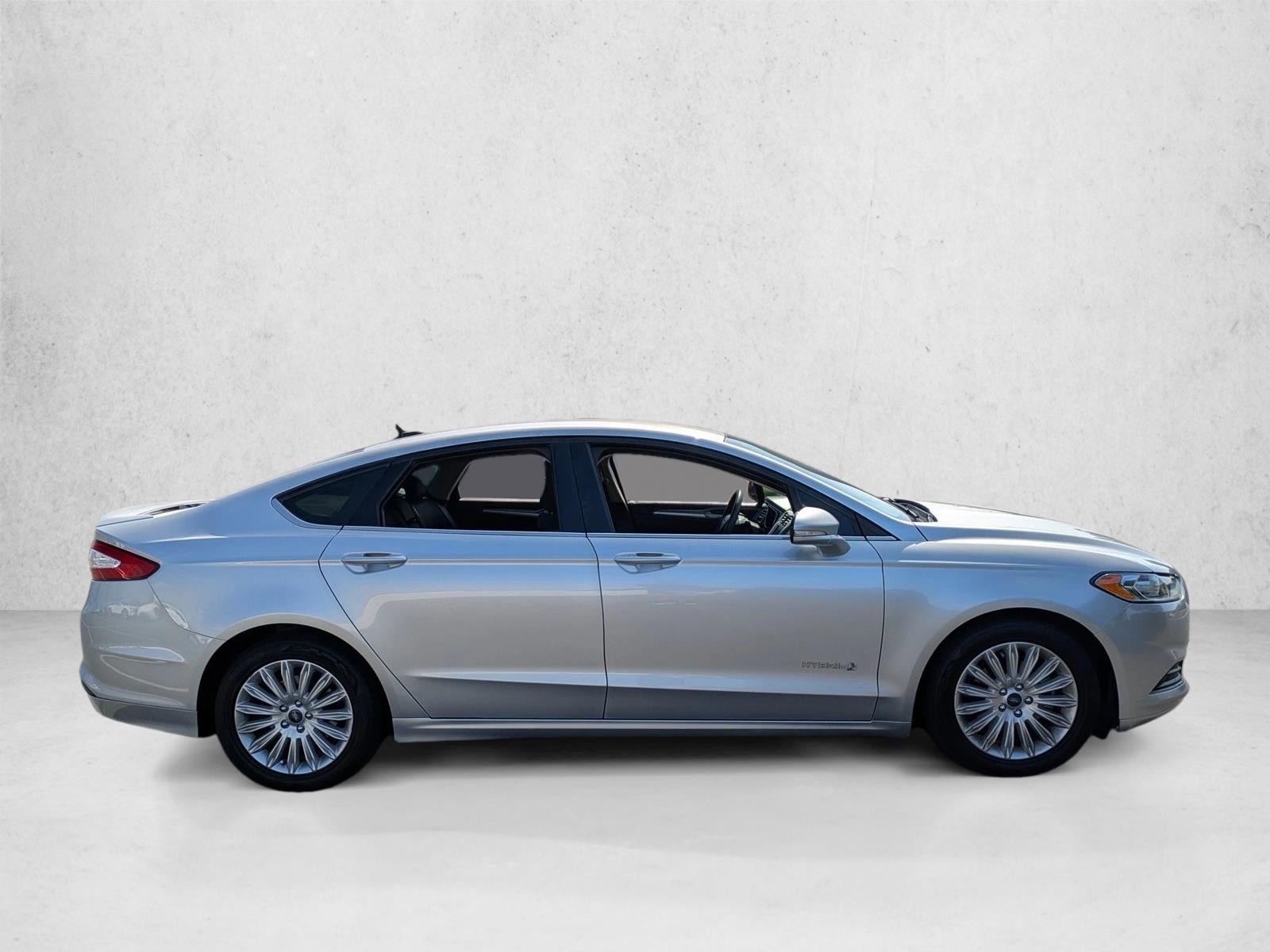 2015 Ford Fusion Hybrid SE photo 2