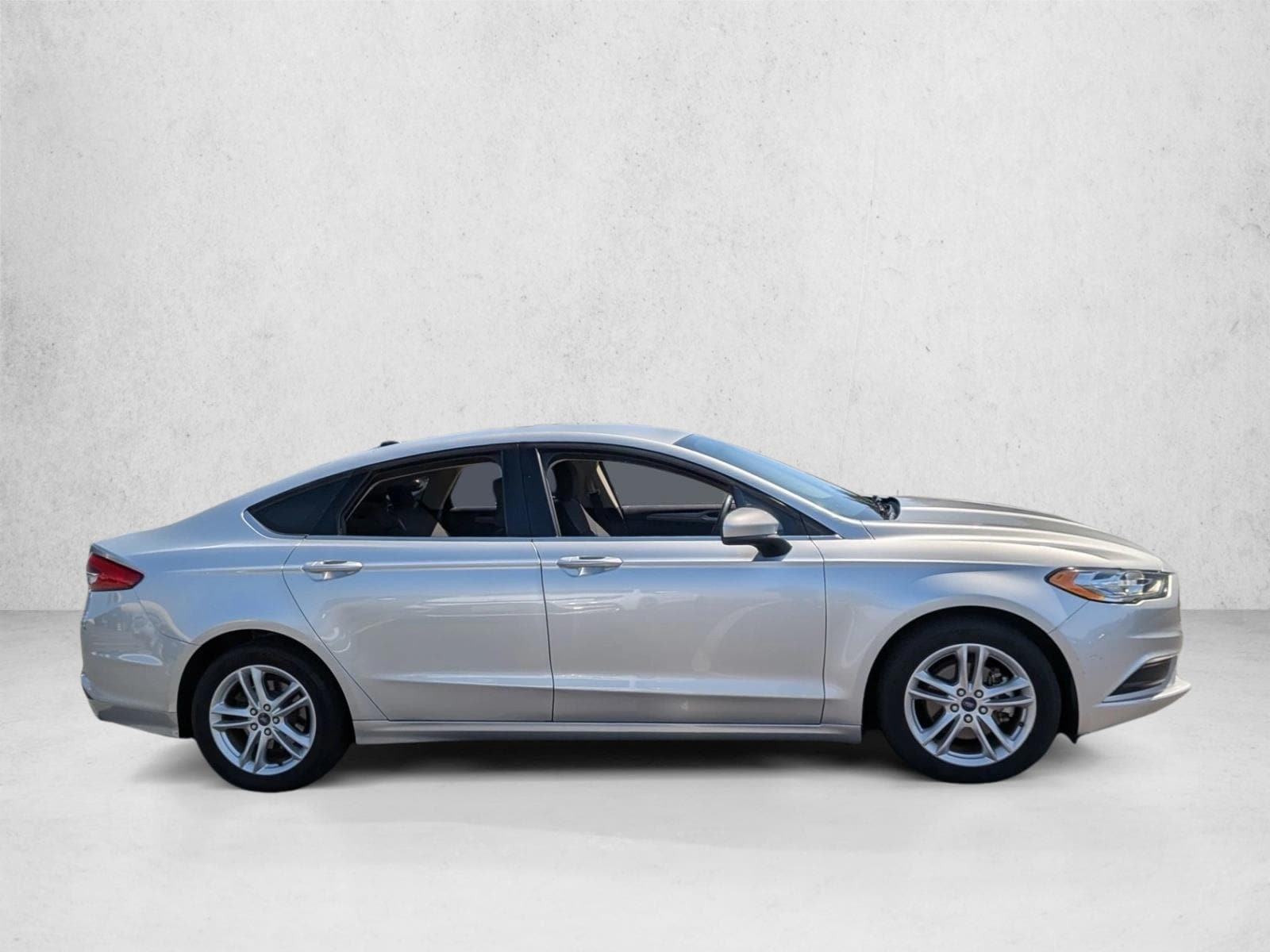 2018 Ford Fusion SE photo 3