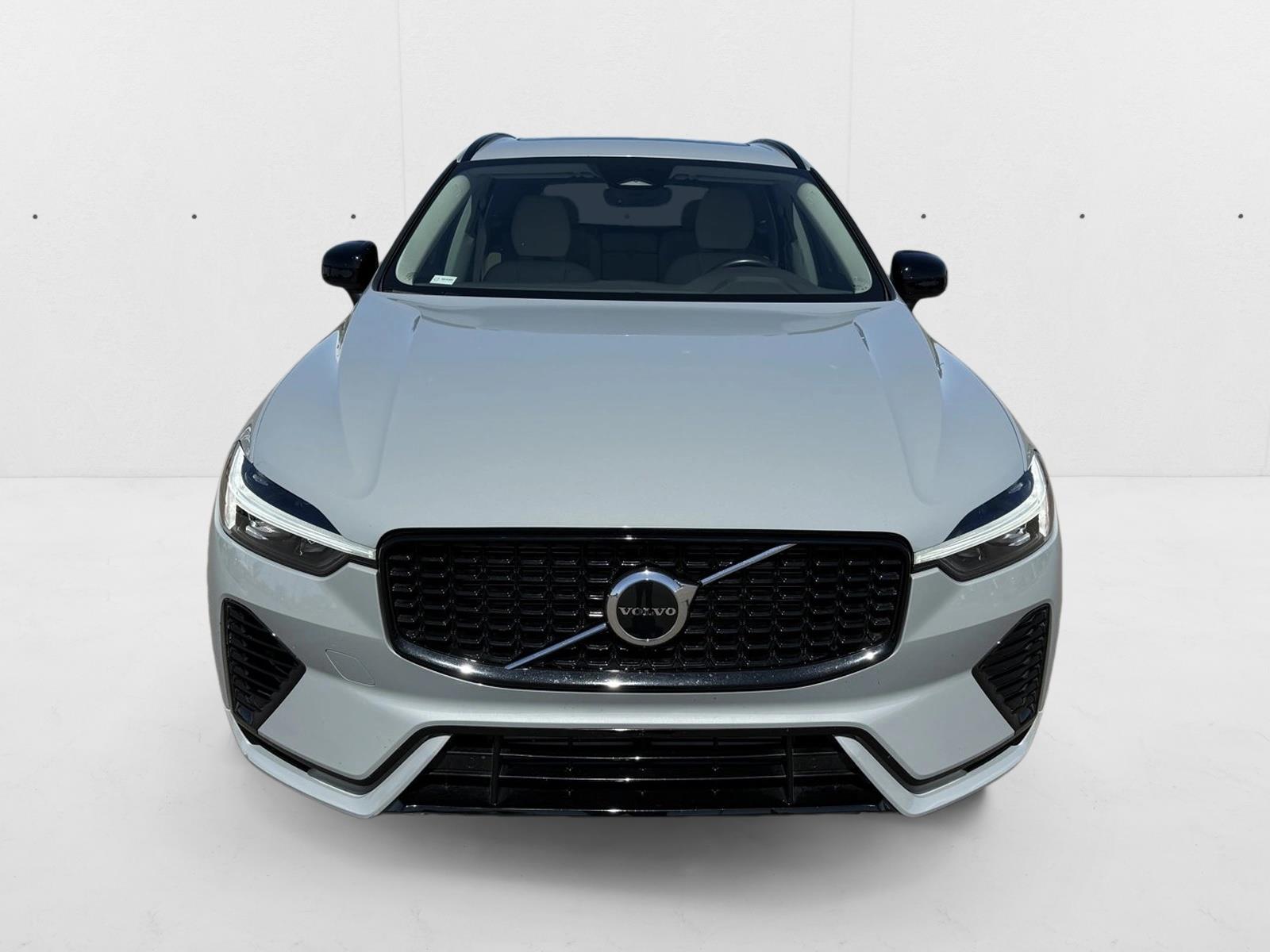 2024 Volvo XC60 Recharge Hybrid Core photo 2