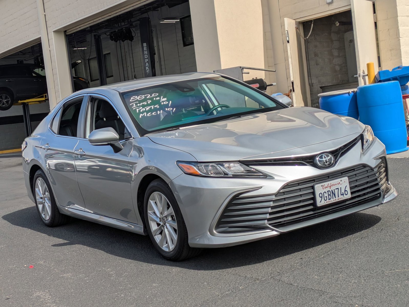 2023 Toyota Camry LE photo 2