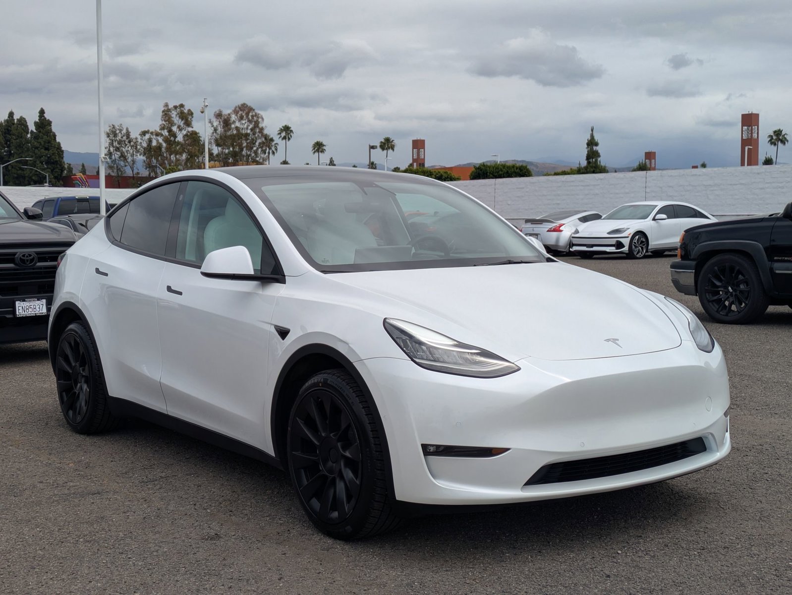 2022 Tesla Model Y Long Range photo 2
