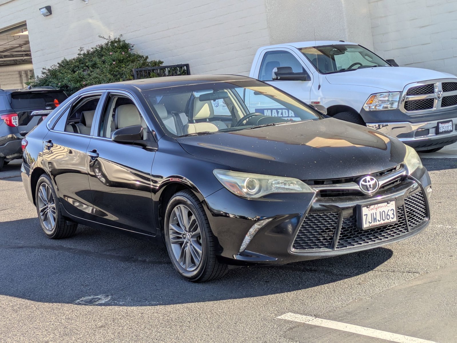 2015 Toyota Camry SE photo 4