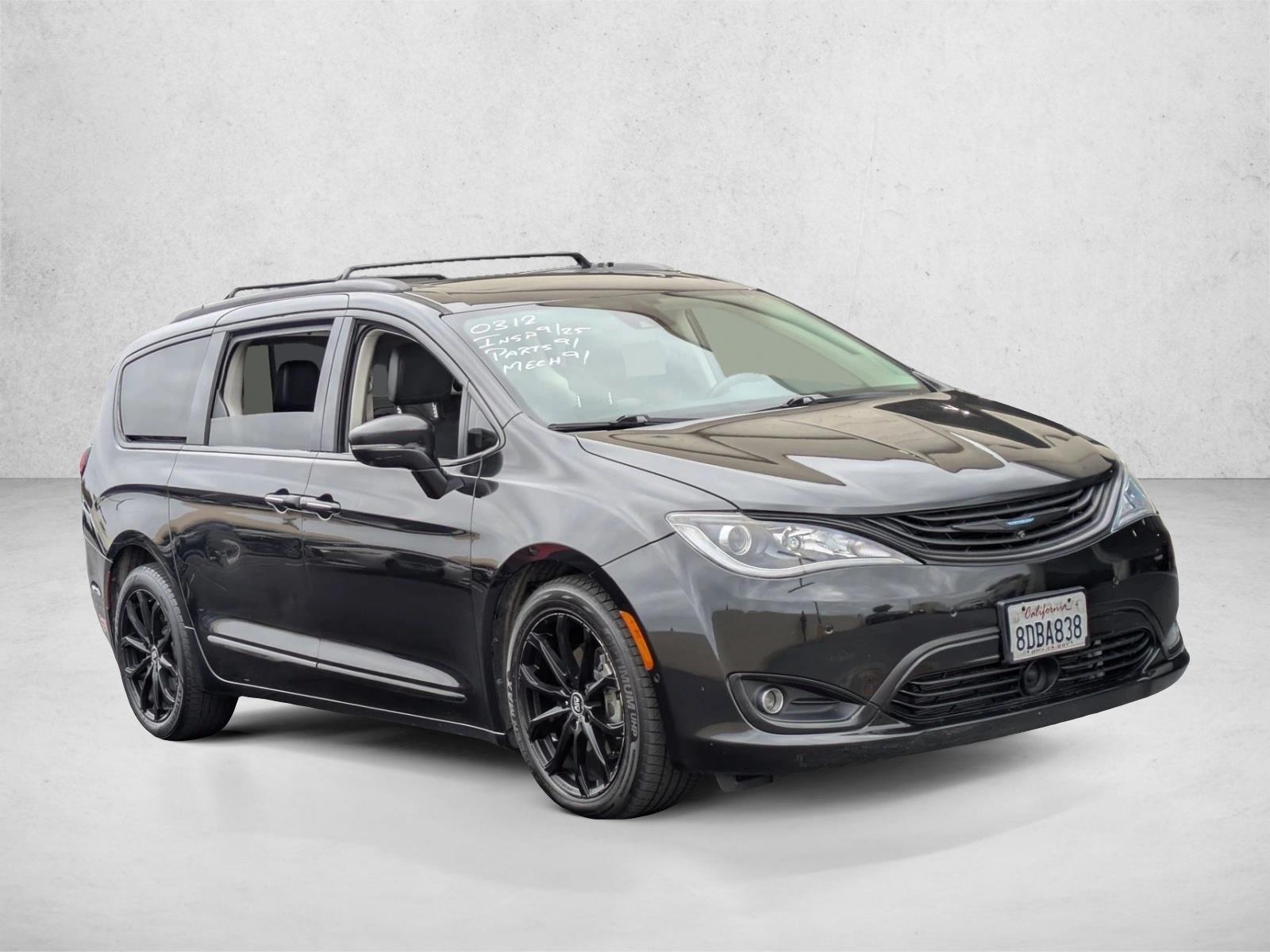 2018 Chrysler Pacifica Hybrid Limited photo 3
