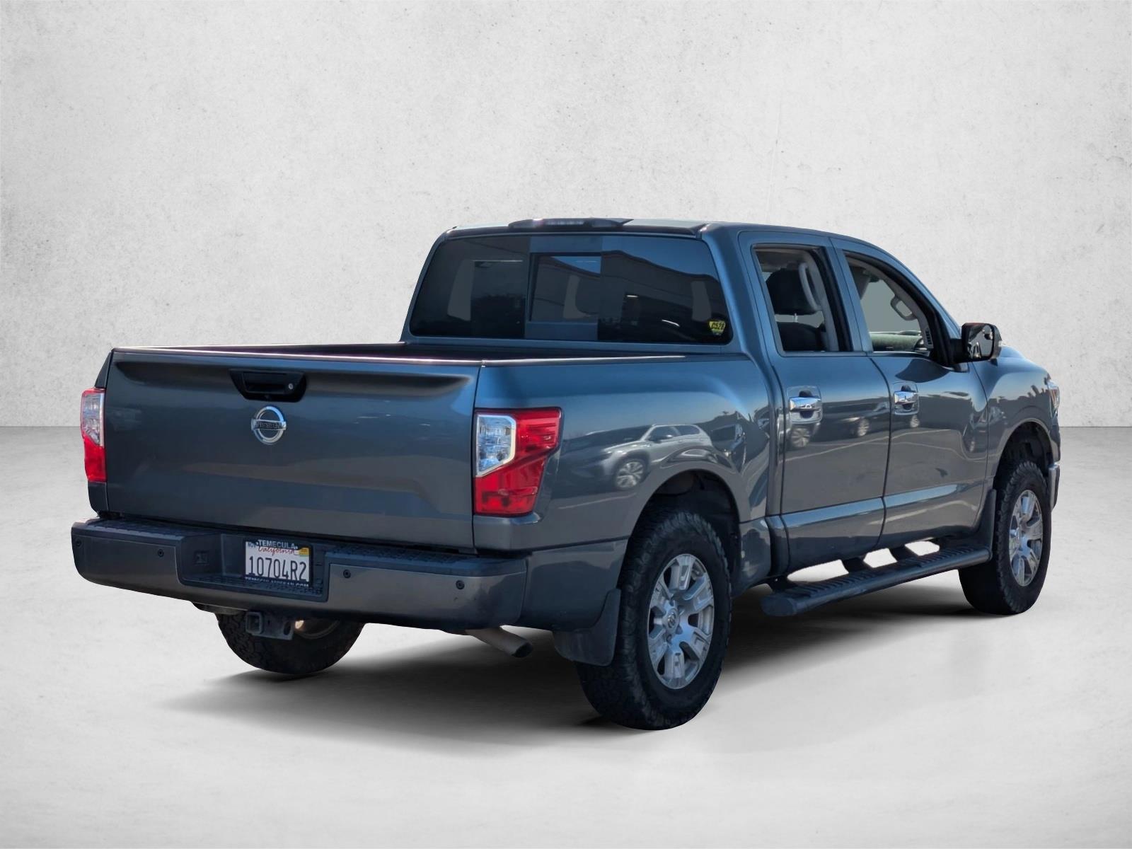 2018 Nissan Titan SV photo 4